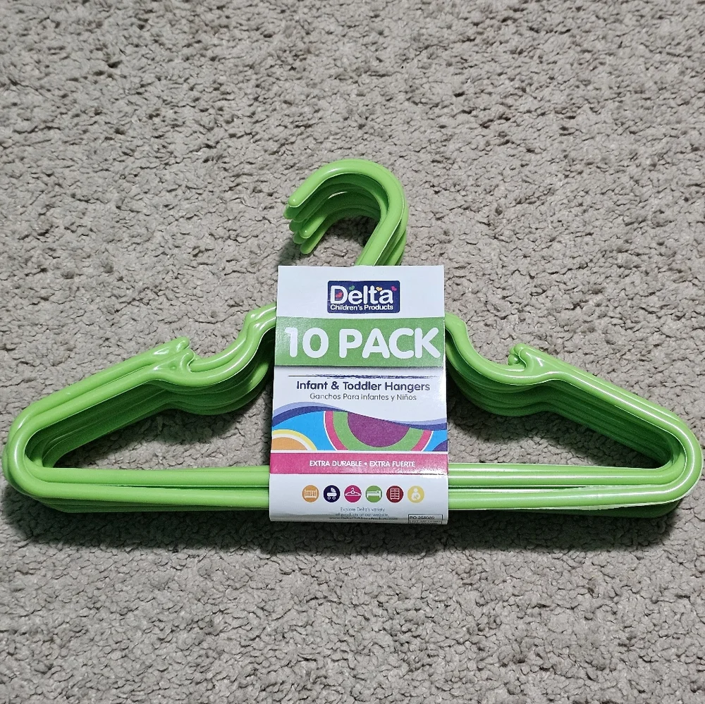 NWT Infant / Toddler Green Plastic Clothes Hangers - Set of 10 New